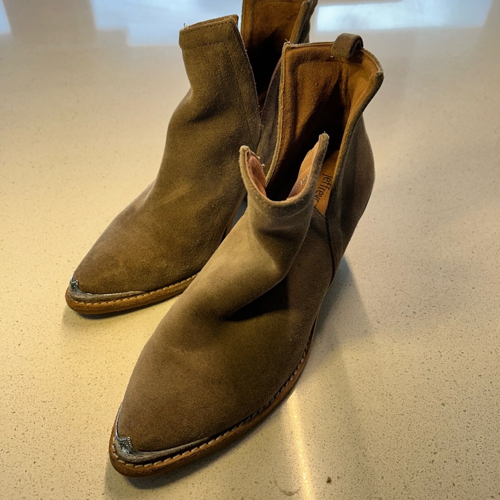 Jeffrey Campbell Cromwell